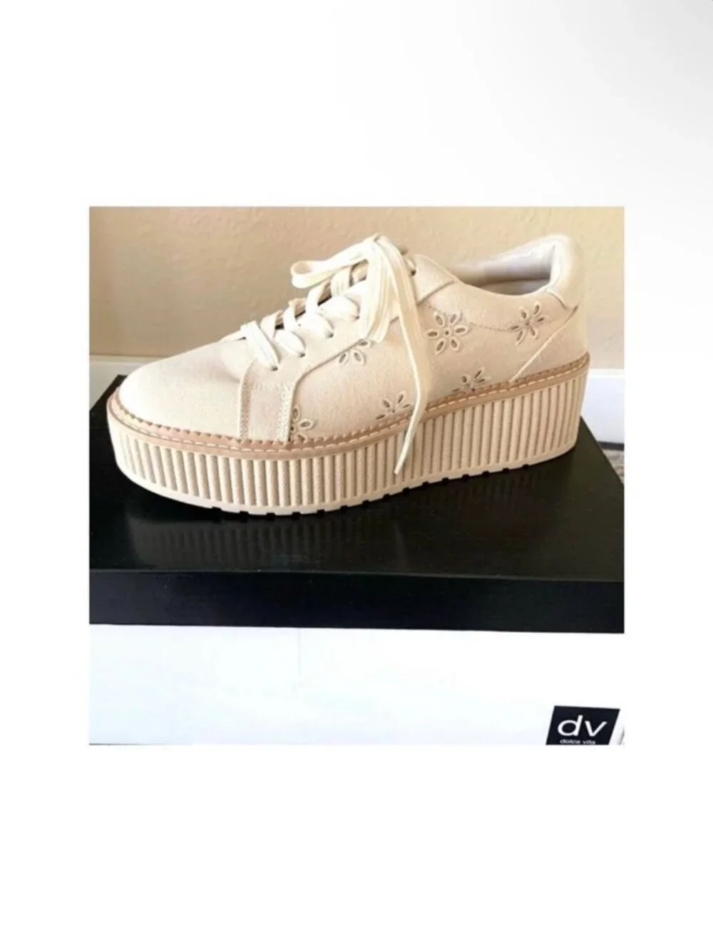 9.5 Dolce Vita Brin Canvas Eyelet Sneakers Platform Shoes Beige Tan Cream Flower